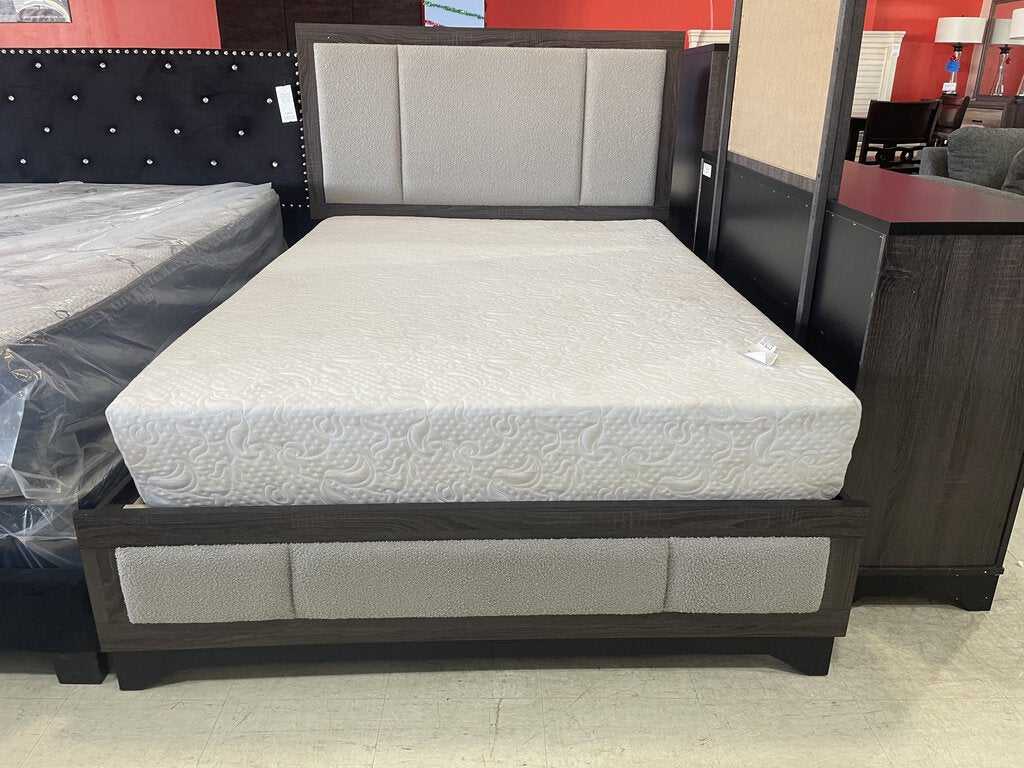 Jamestown NEW Full Platform Bed Frame 56x77x51 (142021-23)