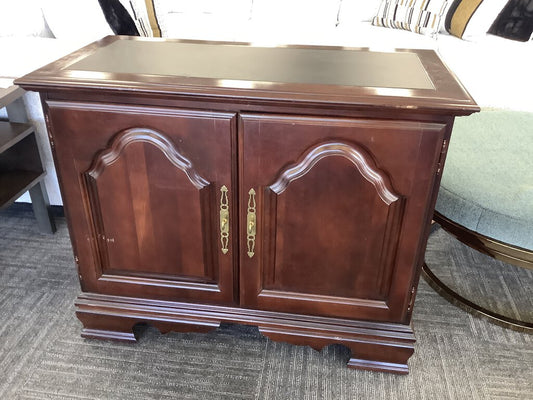 82215 - Virginia House Bar / Server / Buffet 38x19x31