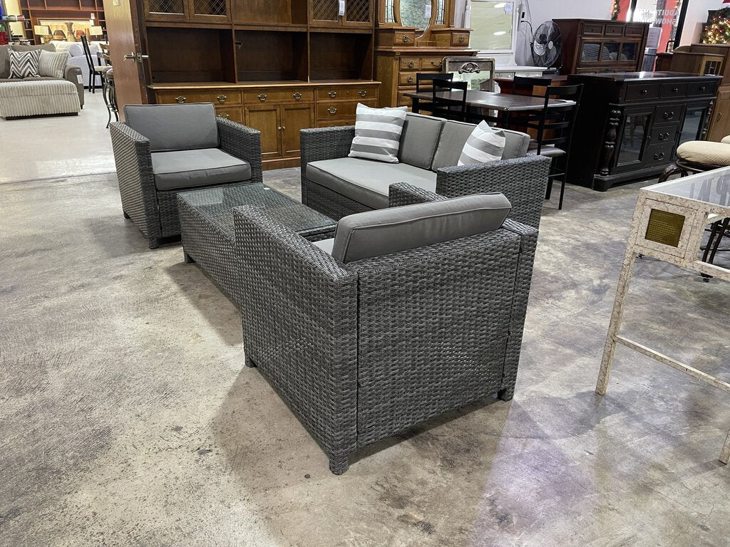 82243 - Gray 4pc Patio Set c-30x28x25 s-55x28x25 t-20x35x16