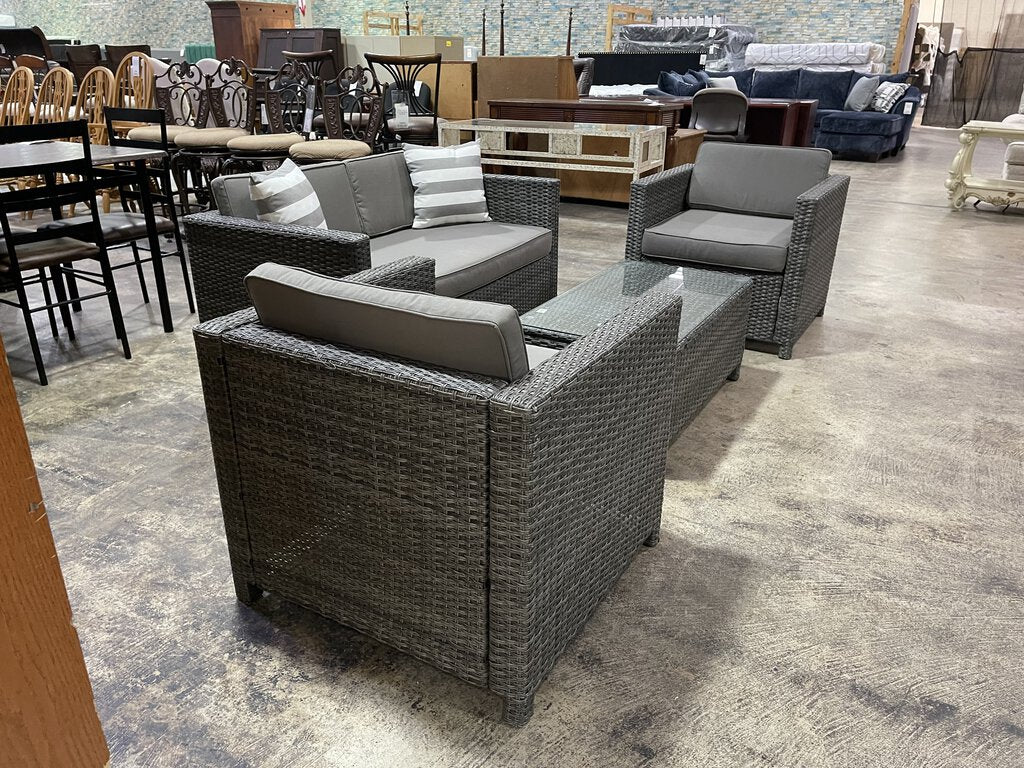 82243 - Gray 4pc Patio Set c-30x28x25 s-55x28x25 t-20x35x16