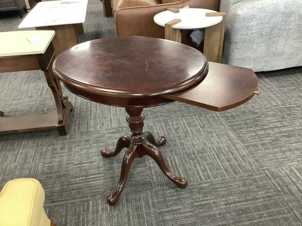 82246 - Mahogany Georgian Accent Table 28x23x27