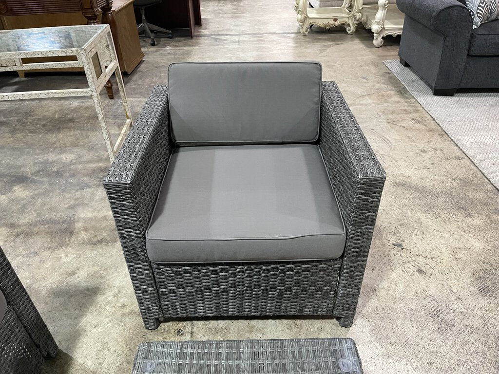 82243 - Gray 4pc Patio Set c-30x28x25 s-55x28x25 t-20x35x16