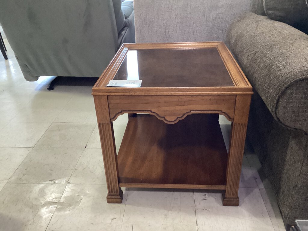 82229 - Wood End Table wGlass Top 26x22x22