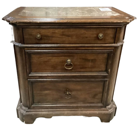 82252 - Thomasville 3 Drawer Nightstand 32x19x32