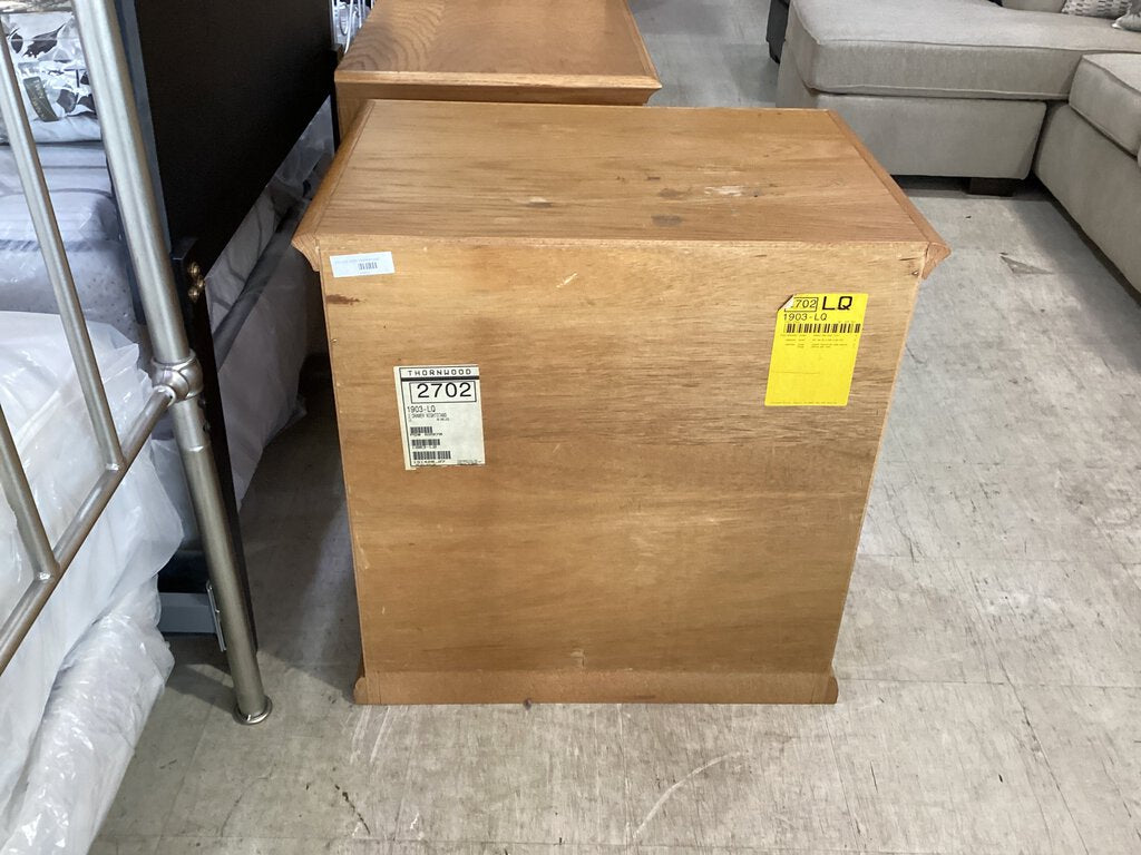 82261 (8506-4) Oak 3 Drawer Nightstand 29x21x29