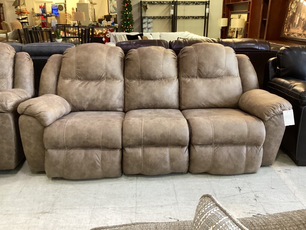 82234 - Franklin Victory Tan Reclining Sofa 91x31x41