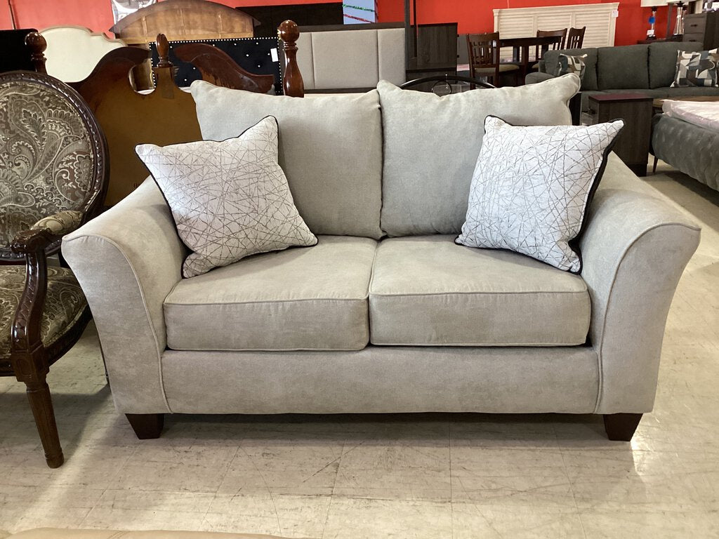 82271 - Gray Loveseat 61x36x30