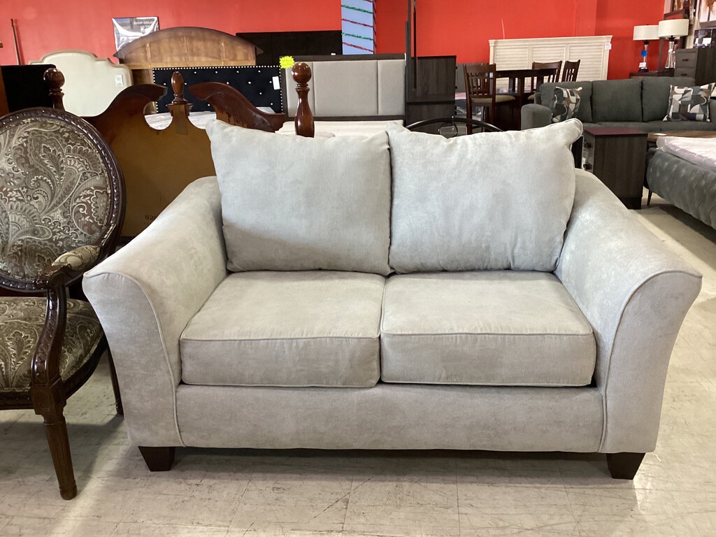 82271 - Gray Loveseat 61x36x30