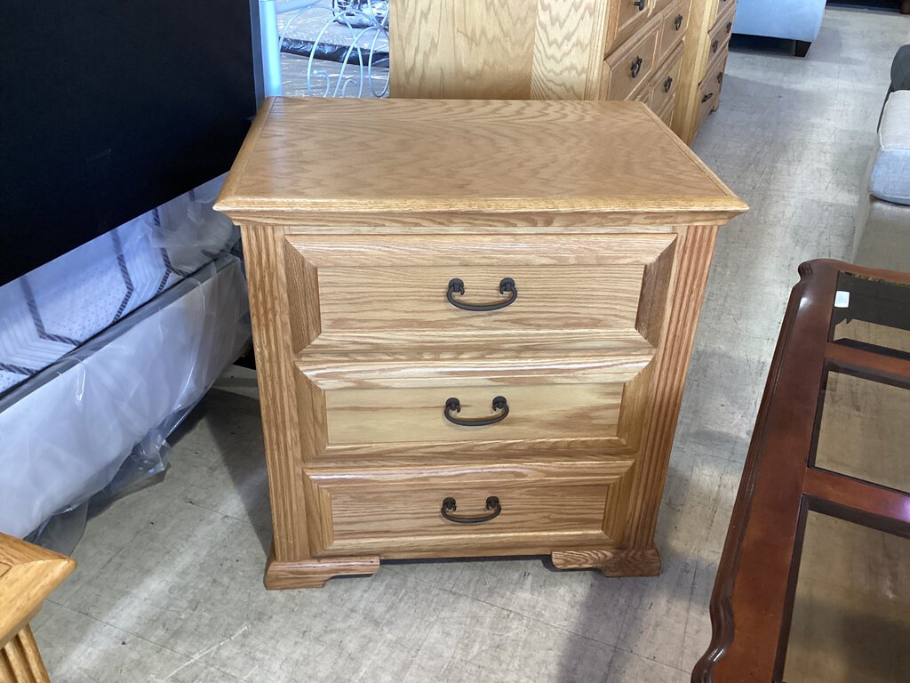 82262 (8506-5) Oak 3 Drawer Nightstand 29x21x29