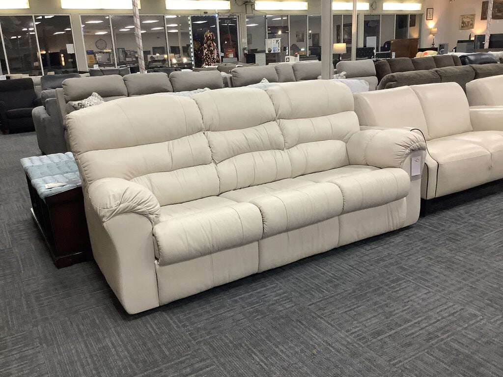 82231 - Palliser White Sleeper Sofa 84x36x40