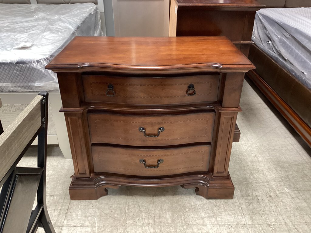 82250 - Cherry 3 Drawer Nightstand 35x20x30