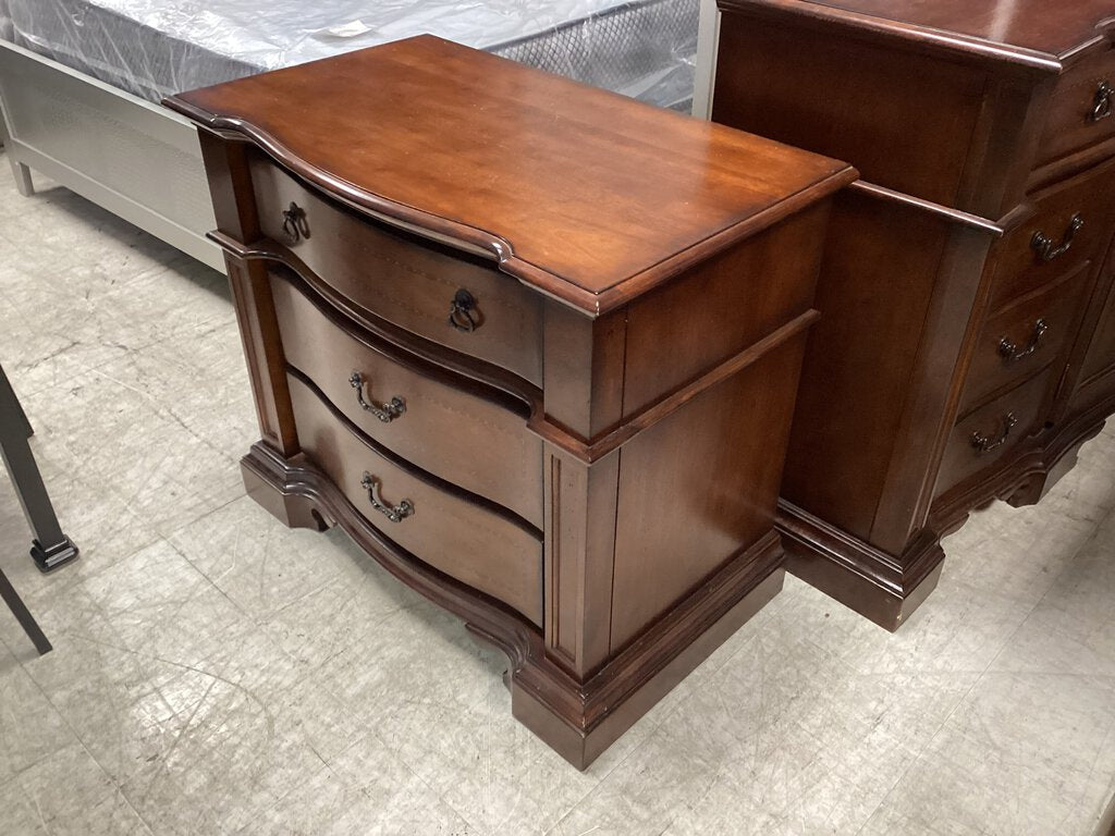 82250 - Cherry 3 Drawer Nightstand 35x20x30