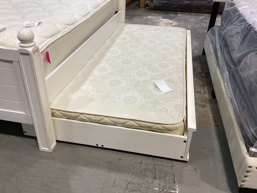 82298 - White Full Size Bed Frame w/Twin Trundle 58x81x44; 41x75x10