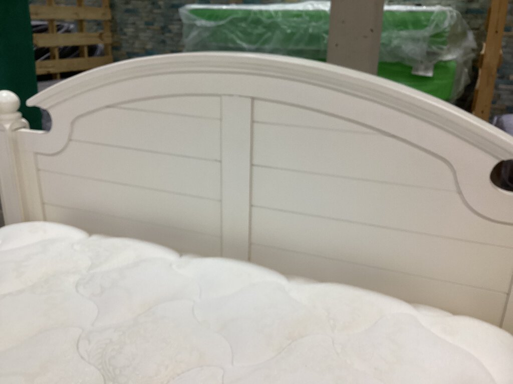 82298 - White Full Size Bed Frame w/Twin Trundle 58x81x44; 41x75x10