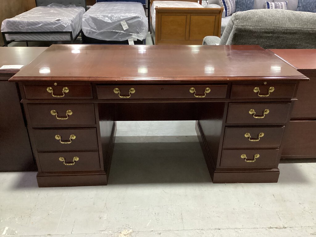 82310 - Hooker Executive Desk 66x32x30