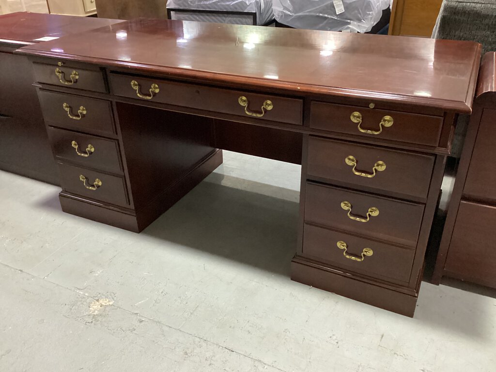 82310 - Hooker Executive Desk 66x32x30