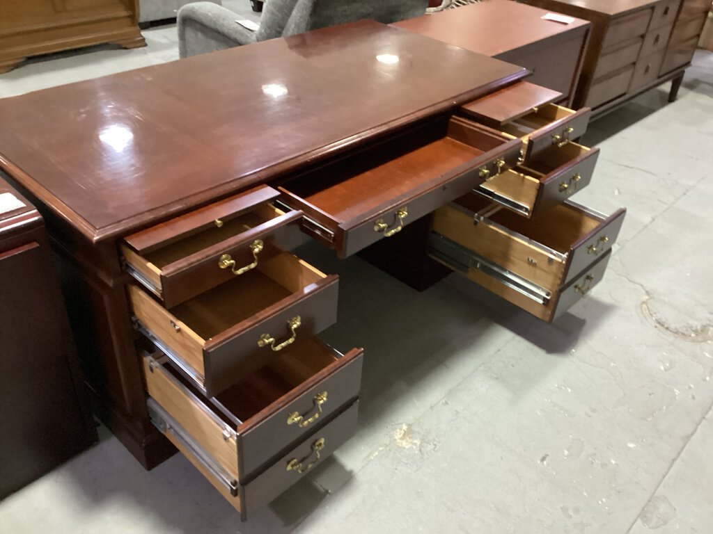 82310 - Hooker Executive Desk 66x32x30