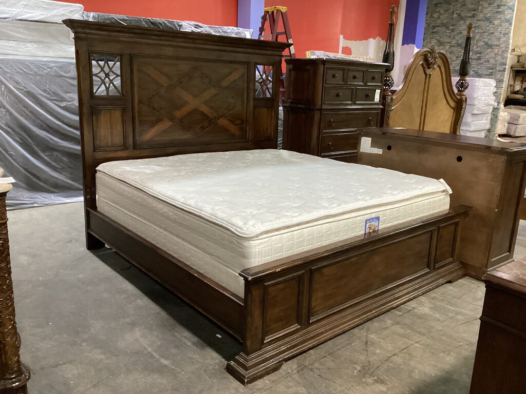 82304 - Thomasville King Bed Frame 81x86x69