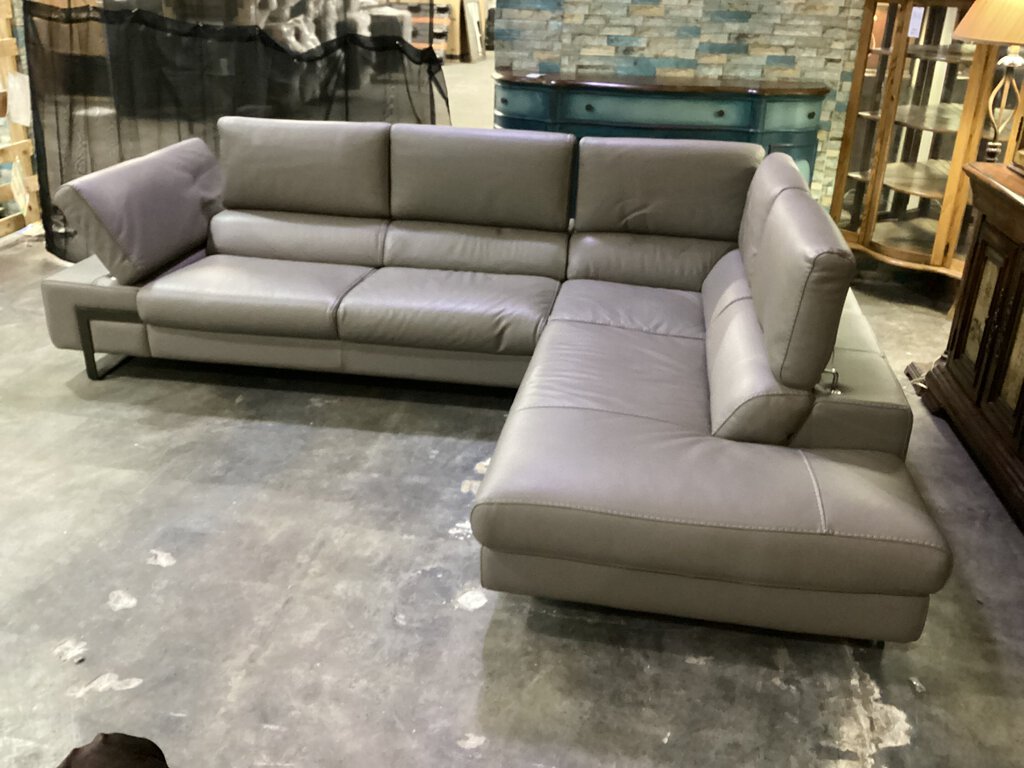 82318 - Incanto i716 Leather Sectional 117x89x25