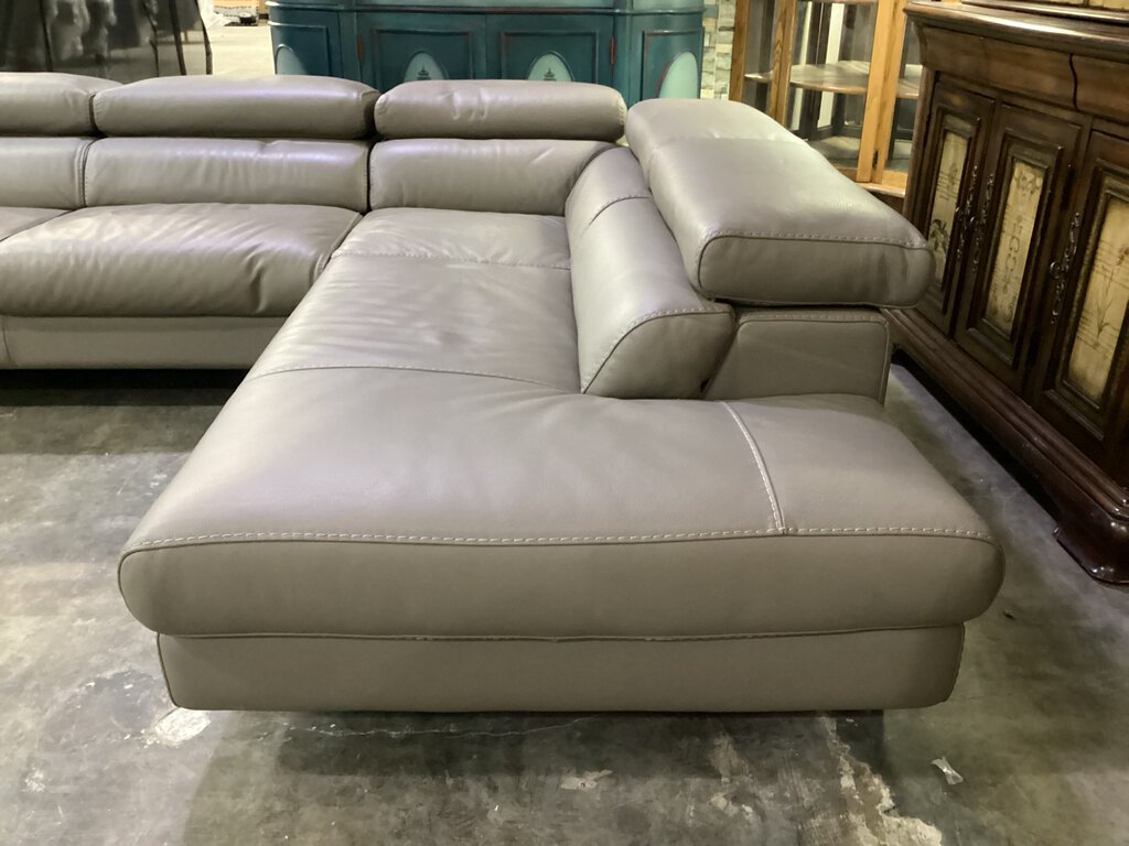 82318 - Incanto i716 Leather Sectional 117x89x25