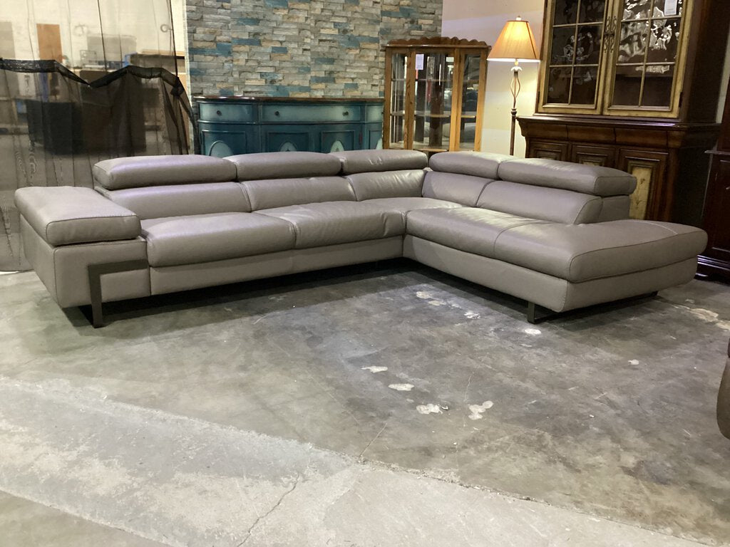 82318 - Incanto i716 Leather Sectional 117x89x25