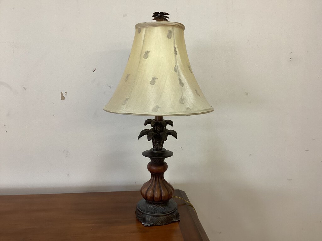 82377 Pineapple Lamp 29"