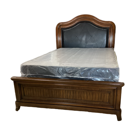 82459 - Home Meridian Queen Bedframe 66x88x63