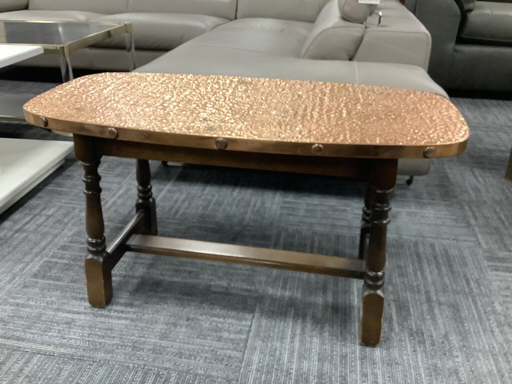 82581 - Brass Oval Coffee Table 17x36x19