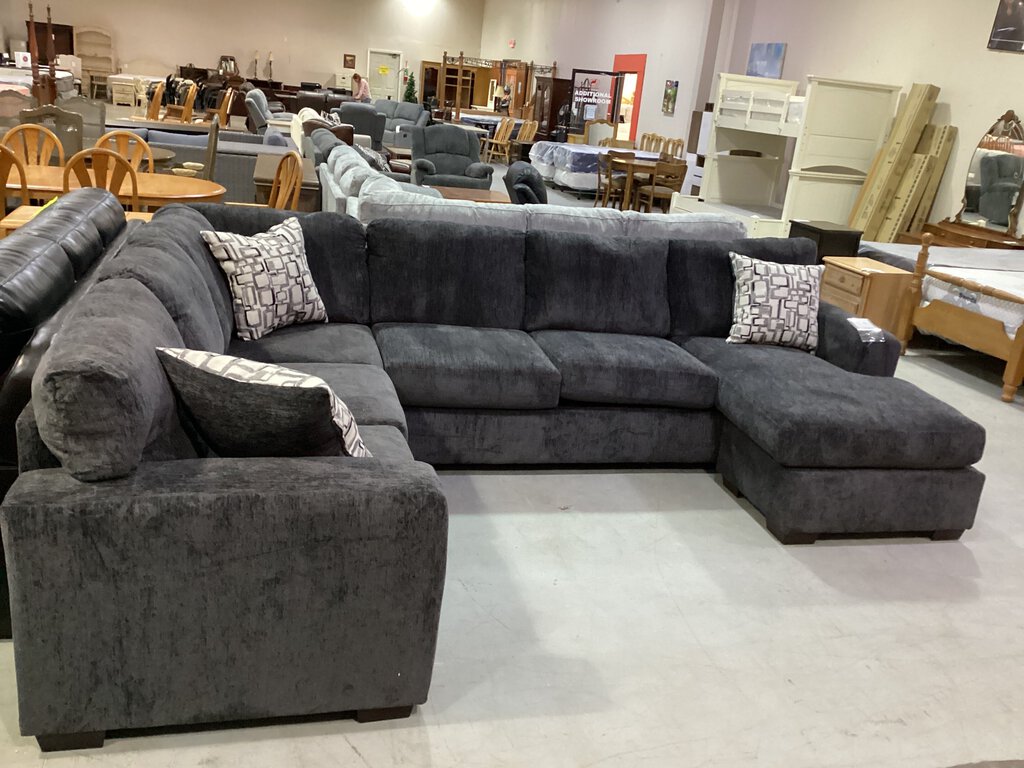 Greenland Charcoal NEW 2pc Sectional w/Chaise 135x100/64x39 (10610/30-2240)