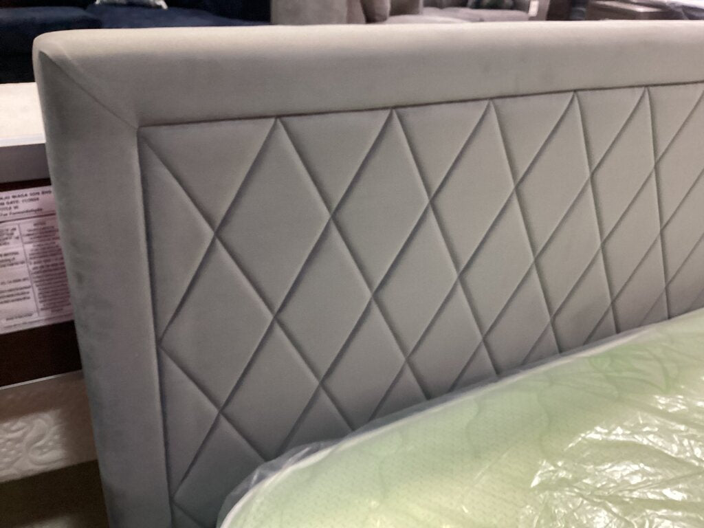 Delta Gray Velvet NEW Queen Platform Bed Frame 61x85x44 (106030)