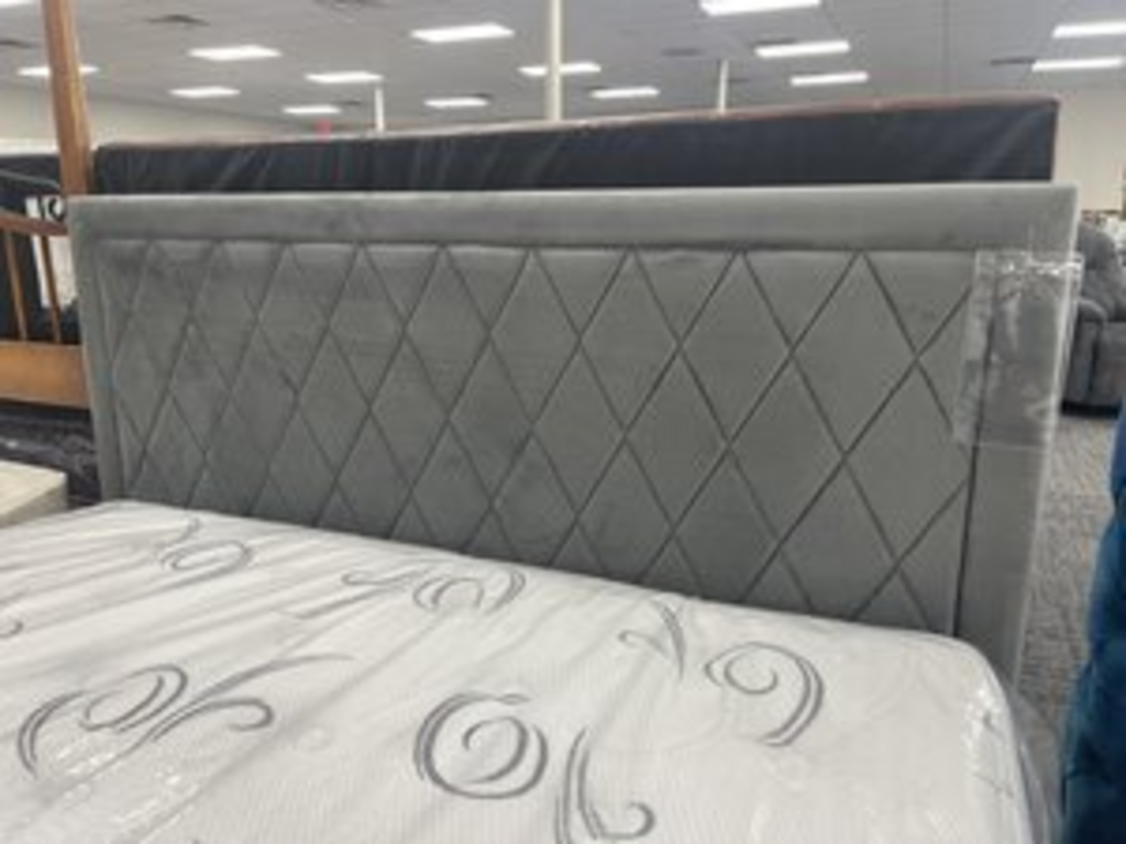 Delta Gray Velvet NEW Queen Platform Bed Frame 61x85x44 (106030)