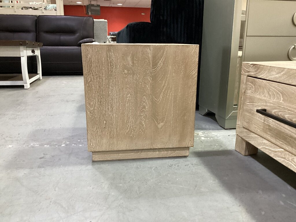 82935 - Ashley Belenburg Storage Cocktail Table 3pc Set