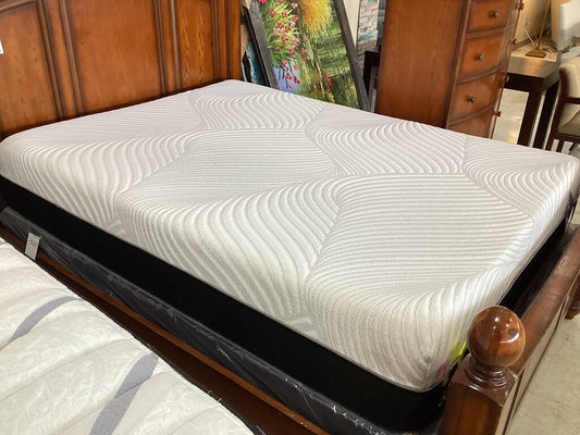 82988 - Sealy Posturepic Queen Mattress