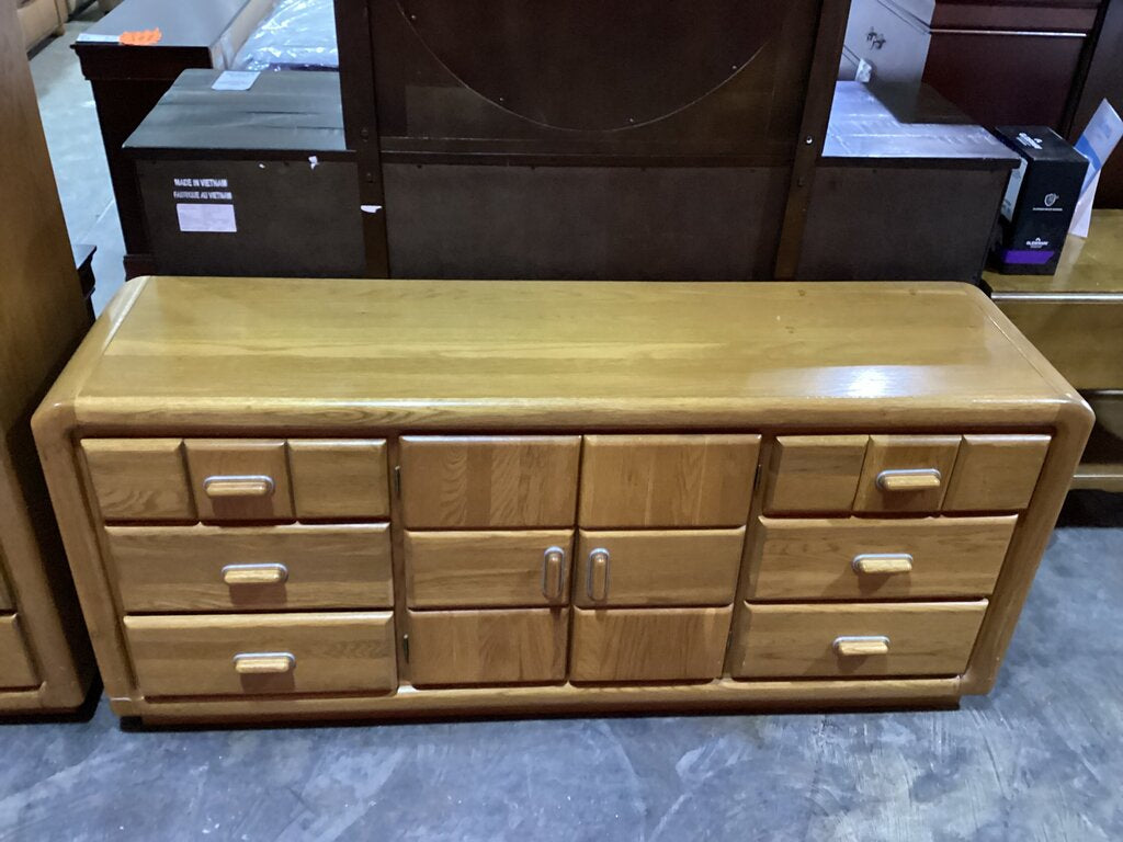 83217 - Vaughan-Bassett Dresser 68x18x30