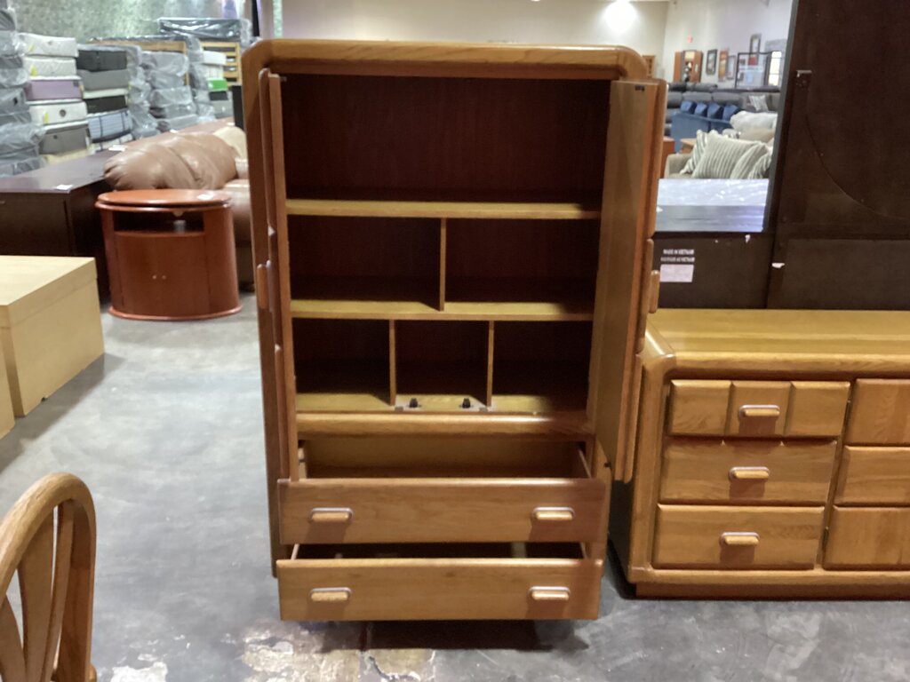 83216 - Vaughn-Bassett Storage Chest 38x18x60