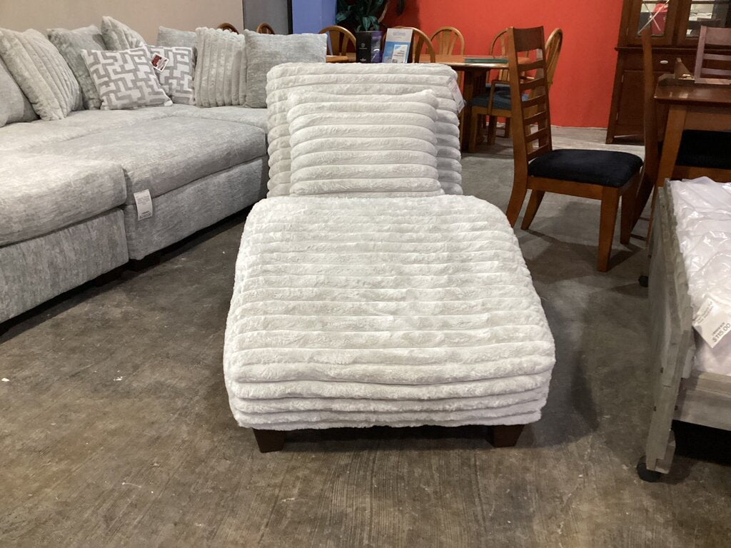 Lush Dove NEW Chaise 31x67x35 (9006-LUSD)