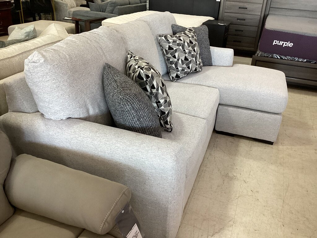 83294 - Ashley Tasselton Snow Sofa Chaise 100x63x39