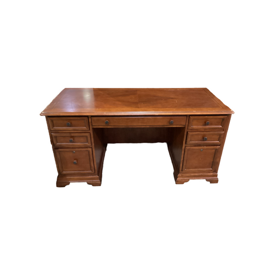 83311 - Hammary Cherry Executive Desk 61x27x30