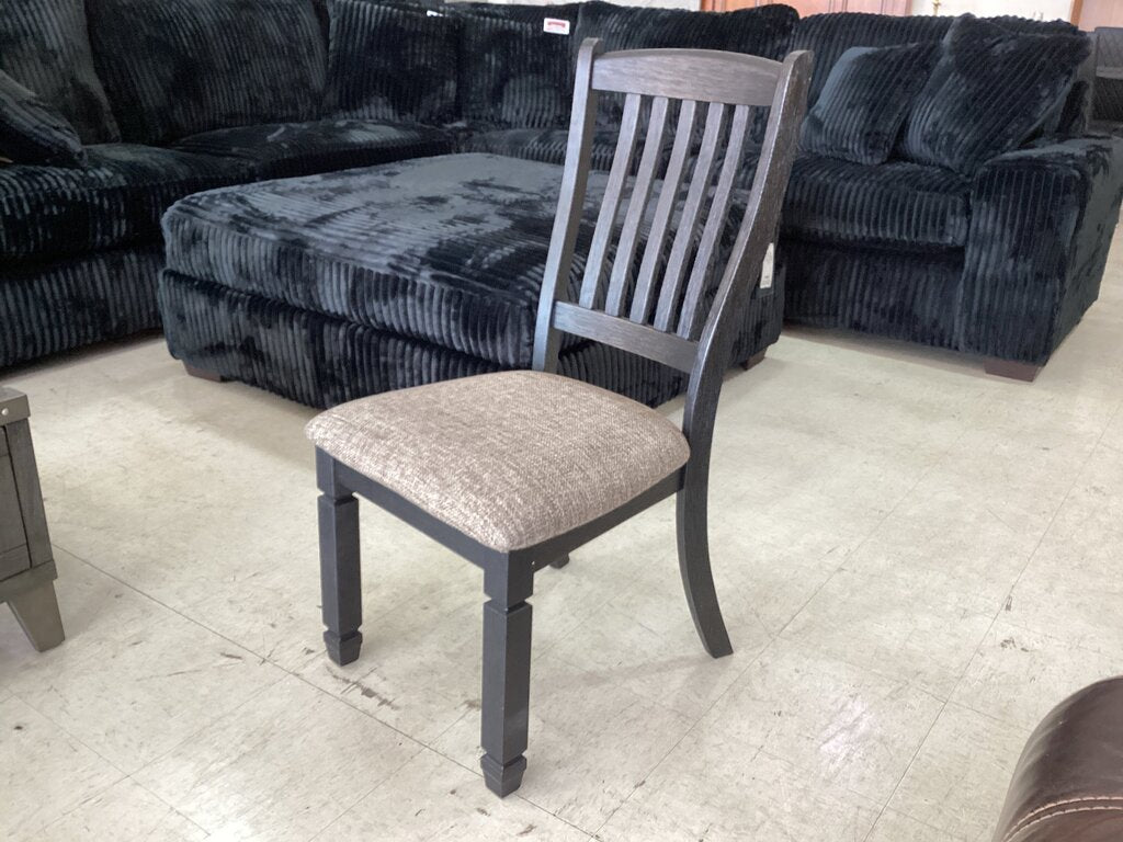 83363 - Ashley Tyler Creek Upholstered Dining Chair 20x18x40