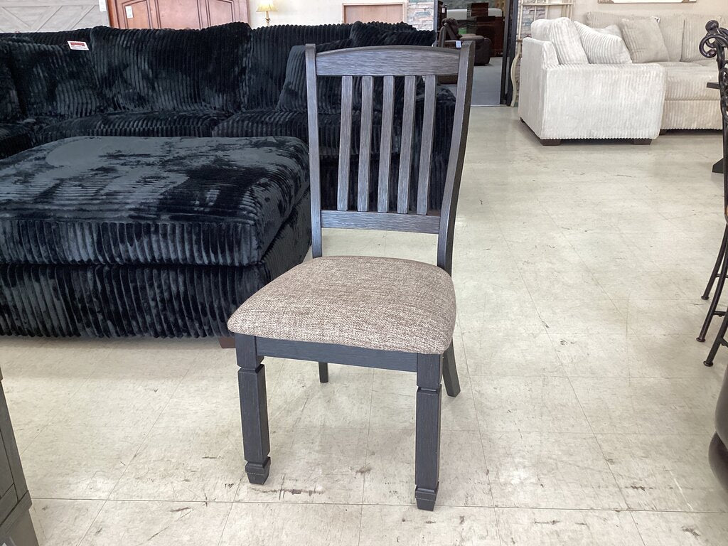 83363 - Ashley Tyler Creek Upholstered Dining Chair 20x18x40