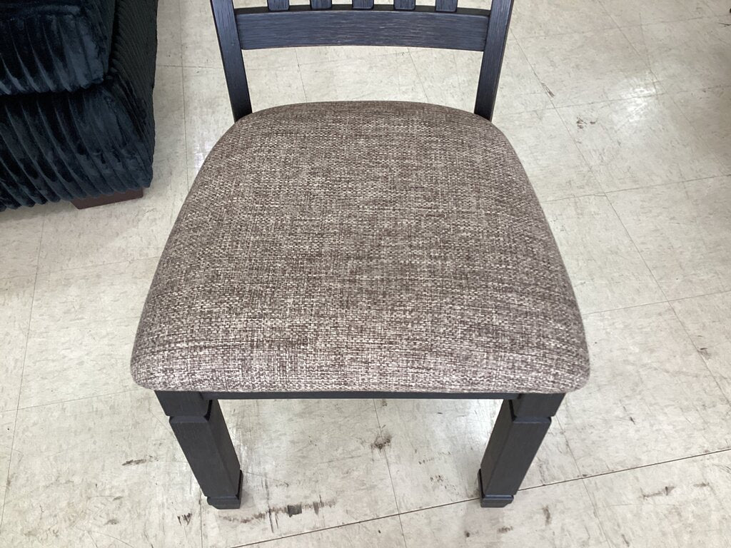 83363 - Ashley Tyler Creek Upholstered Dining Chair 20x18x40