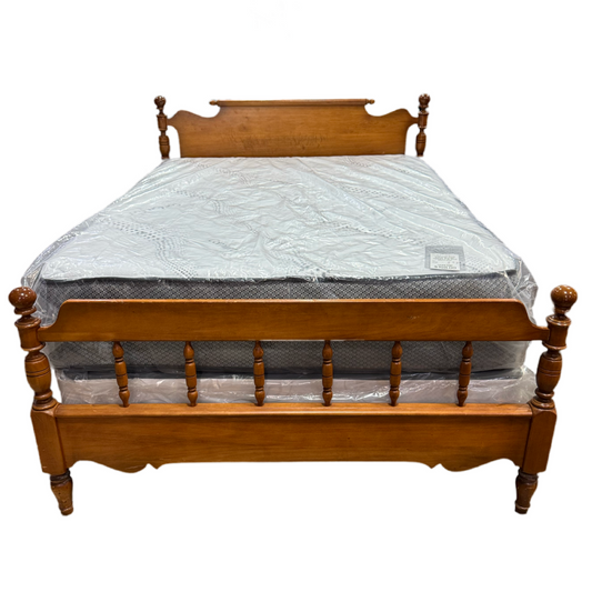 83526 - Vintage Hard Rock Maple Full Size Bed Frame 57x82x40