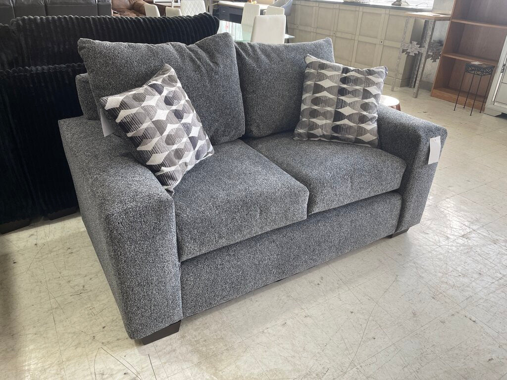 Wham Pepper NEW Loveseat 62x37x35 (4200)