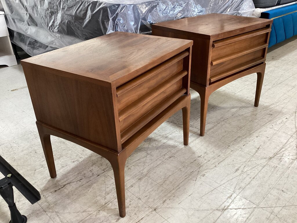 83649 - Lane Rhythm Walnut MCM Pair of Nightstands 22x17x22