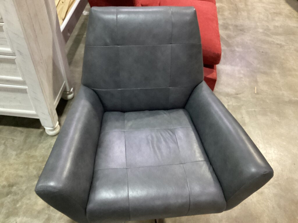 83817 (8462-14) Bernhardt Swivel Chair 36x28x36