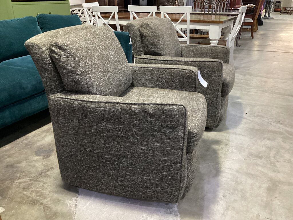 83837 - Pair of Bassett Swivel Chairs 29x28x35