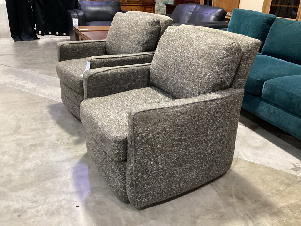 83837 - Pair of Bassett Swivel Chairs 29x28x35