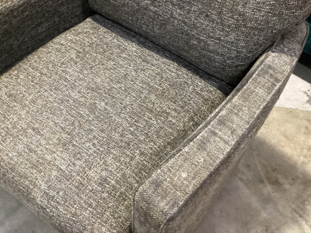 83837 - Pair of Bassett Swivel Chairs 29x28x35