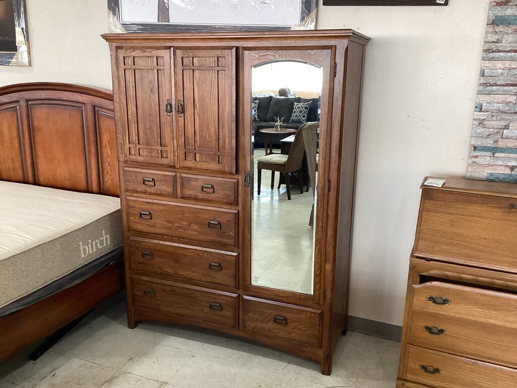 83833 - Universal Furniture Simply Solid Wardrobe