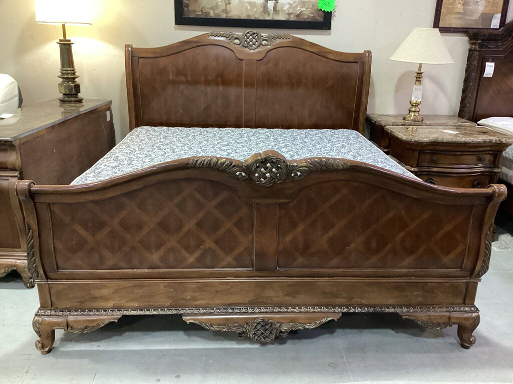 83808 - Kathy Ireland Home King Bedframe 83x54